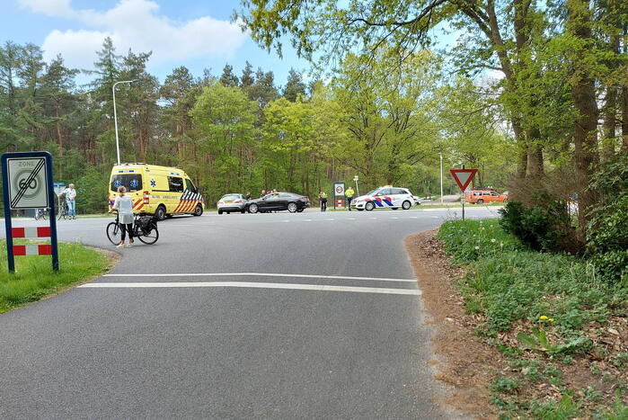 Veel schade na botsing tussen twee auto's