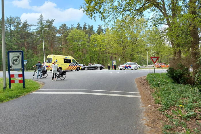 Veel schade na botsing tussen twee auto's