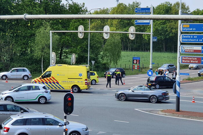 Motor gewond bij botsing met auto