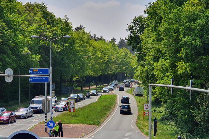 Motor gewond bij botsing met auto