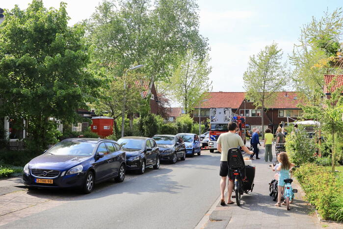 Veel bekijks bij gevaarlijk hangende tak