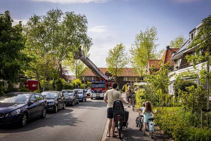 Veel bekijks bij gevaarlijk hangende tak