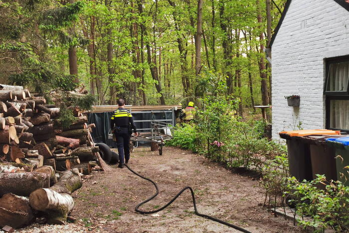 Mountainbiker ontdekken beginnende brand in bos