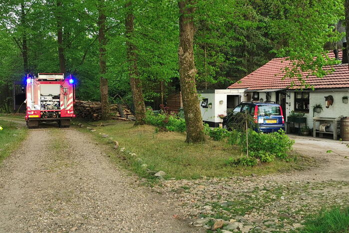 Mountainbiker ontdekken beginnende brand in bos