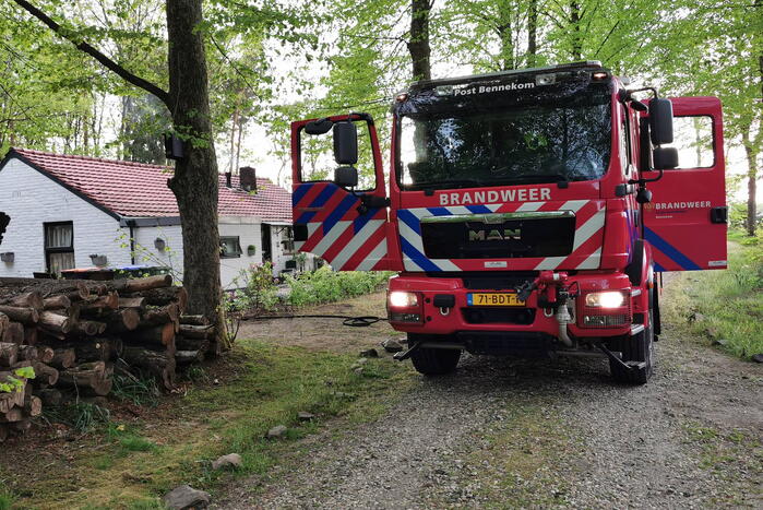 Mountainbiker ontdekken beginnende brand in bos