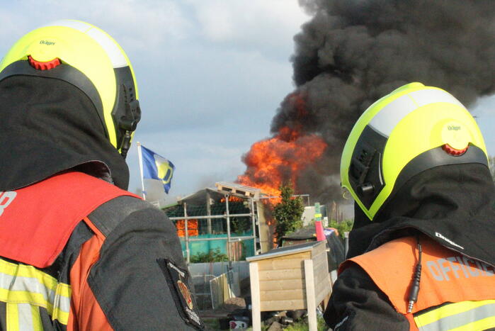 Uitslaande brand in tuinhuis