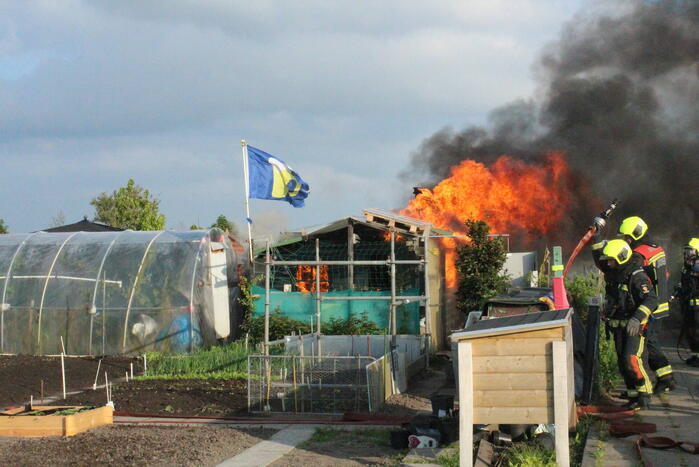 Uitslaande brand in tuinhuis