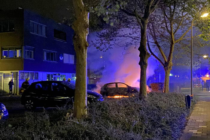 De zoveelste auto gaat in vlammen op