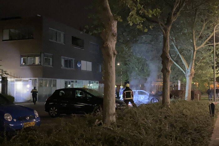 De zoveelste auto gaat in vlammen op