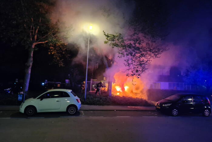 De zoveelste auto gaat in vlammen op