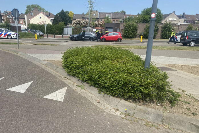 Personenauto's klappen op elkaar