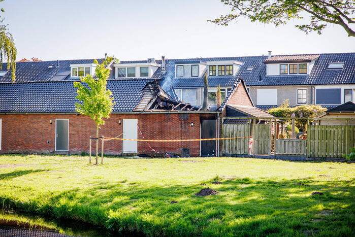 Flinke uitslaande brand in schuur achter woning