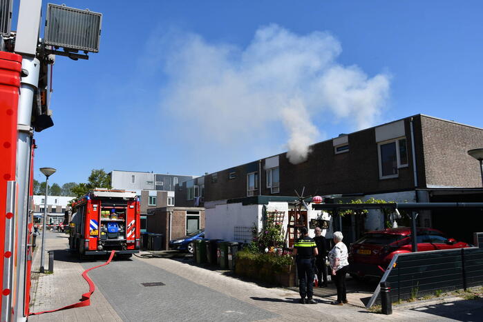 Enorme rookontwikkeling bij brand in woning