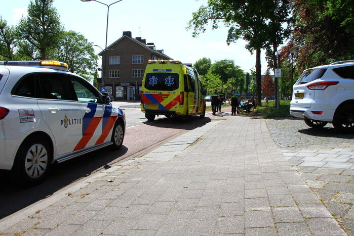 Vrouw met fiets ten val gekomen