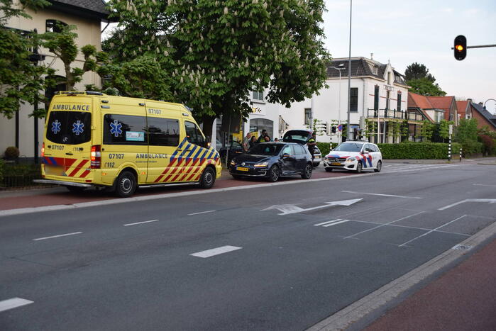 Flinke schade bij aanrijding tussen twee voertuigen