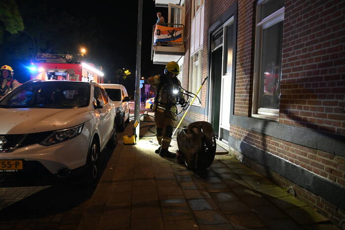 Woningen ontruimd door scooterbrand