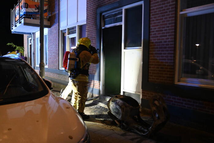 Woningen ontruimd door scooterbrand