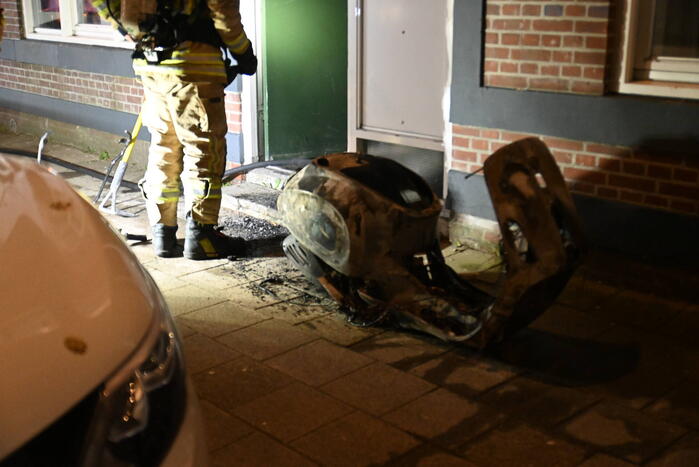 Woningen ontruimd door scooterbrand