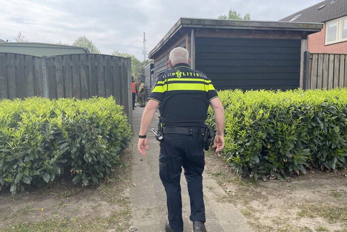 Brand in coniferenhaag snel geblust