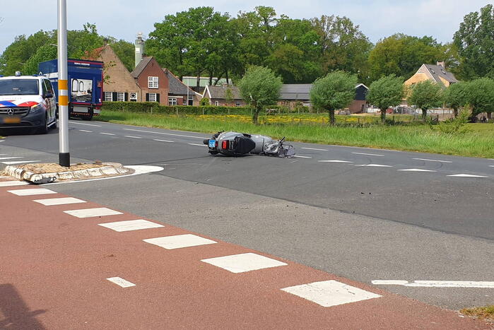 Botsing tussen scooter en bestelbus