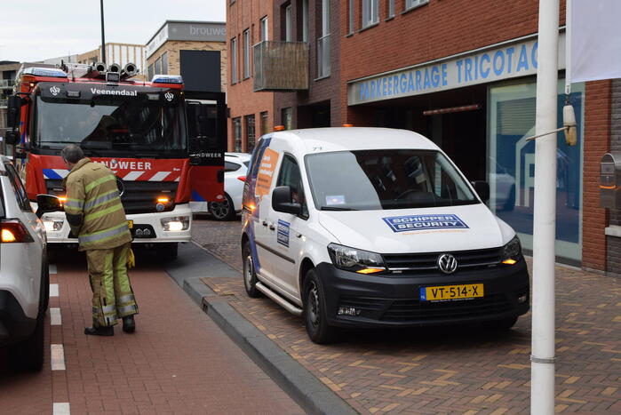 Hevige waterschade door gesprongen sprinkler in parkeergarage
