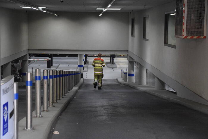 Hevige waterschade door gesprongen sprinkler in parkeergarage