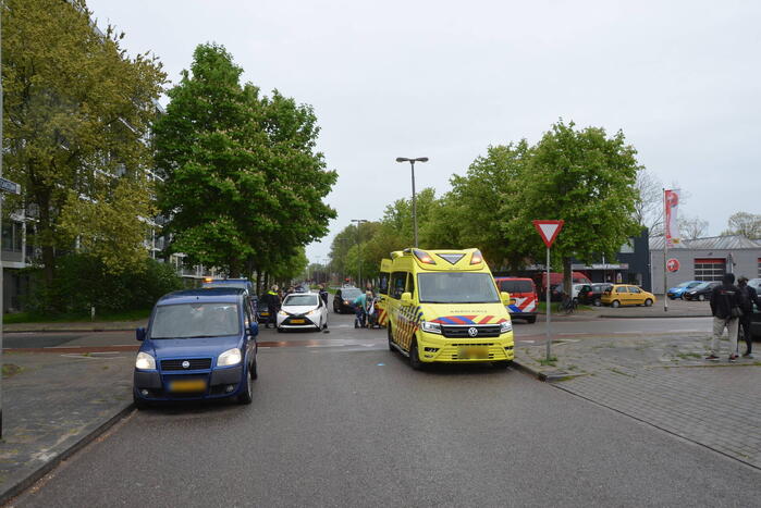 Fietser gewond bij botsing met auto