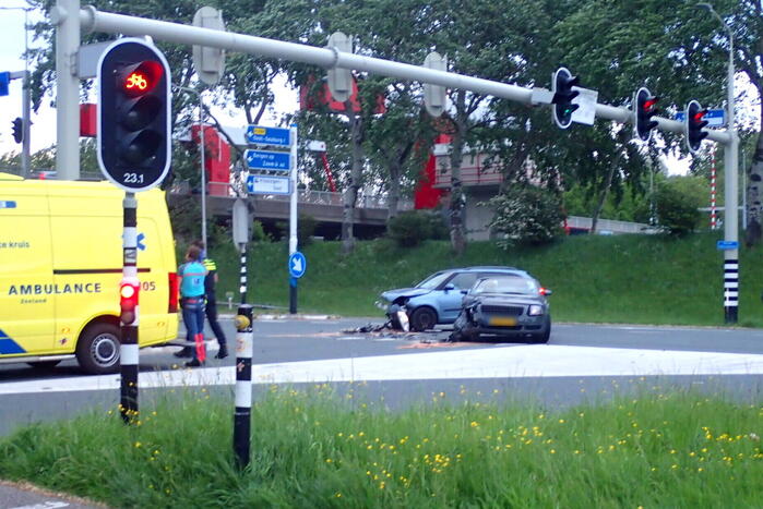 Veel schade na ongeval op kruising