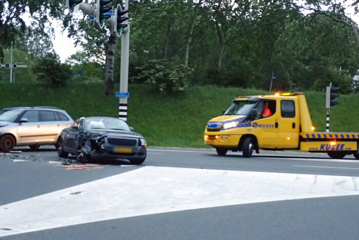 Veel schade na ongeval op kruising