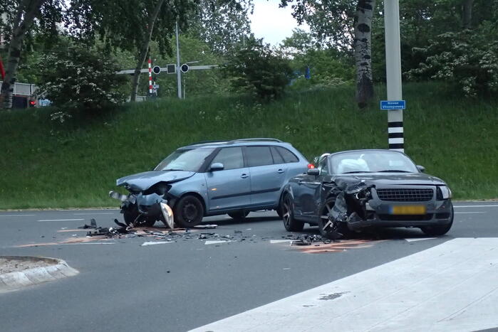 Veel schade na ongeval op kruising