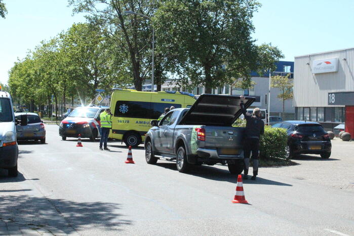 Scooterrijder gewond bij botsing met pick-up truck