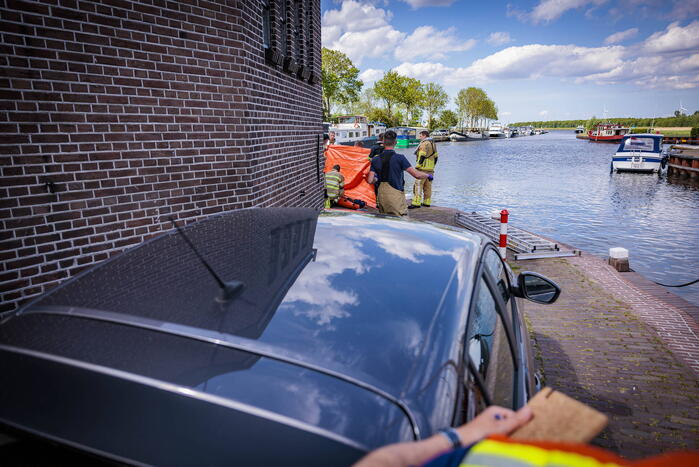 Schipper redt persoon uit het water