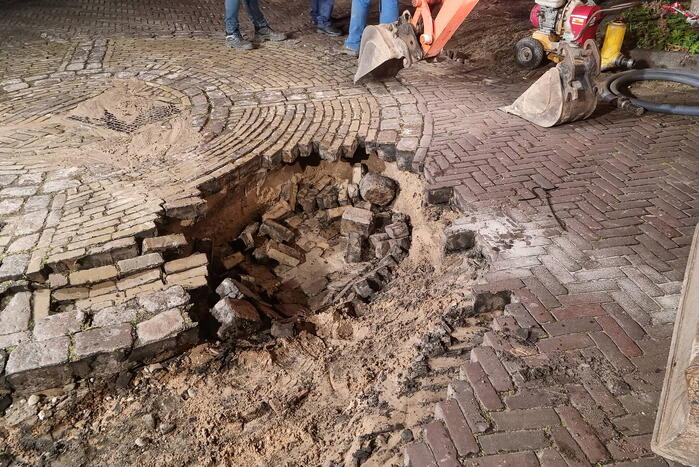 Meerdere wegen afgesloten vanwege waterlekkage