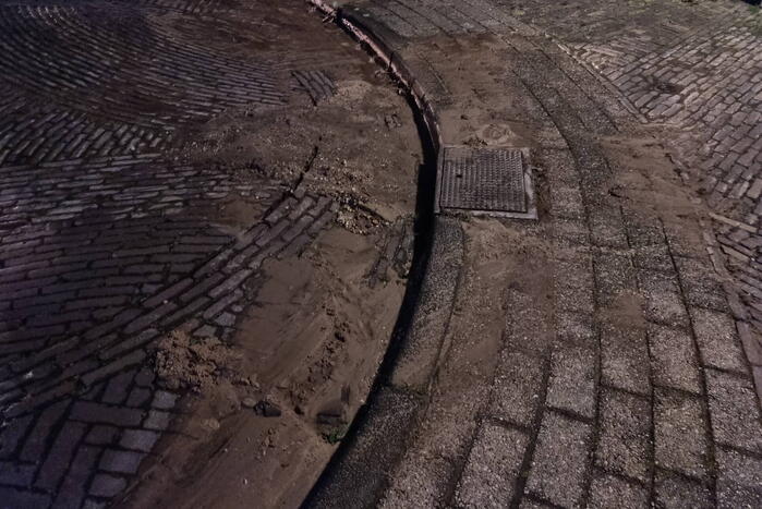 Meerdere wegen afgesloten vanwege waterlekkage