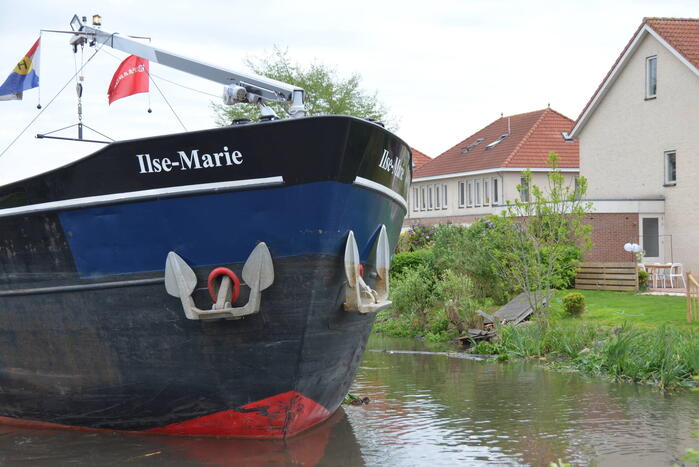 Vrachtschip Ilse-Marie ramt meerdere boten