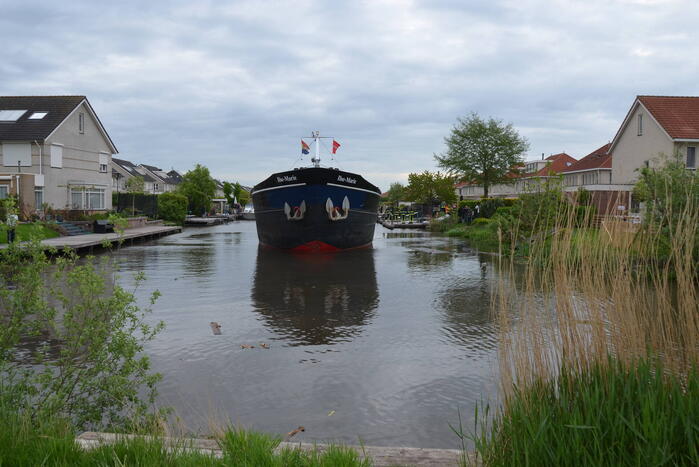 Vrachtschip Ilse-Marie ramt meerdere boten