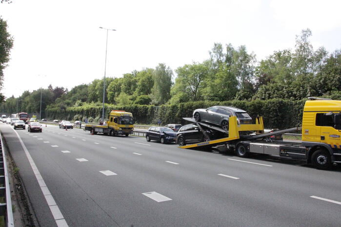 Vijf auto's betrokken bij kettingbotsing op snelweg