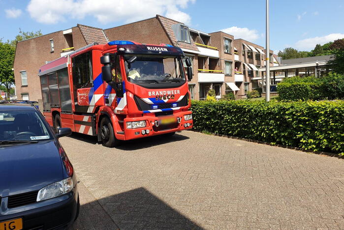 Kind vast in spaken van fiets