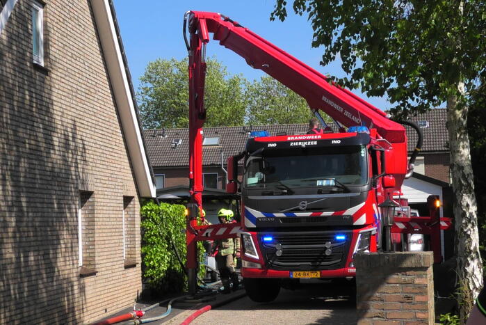 Brand in dak van woning door zonnepanelen