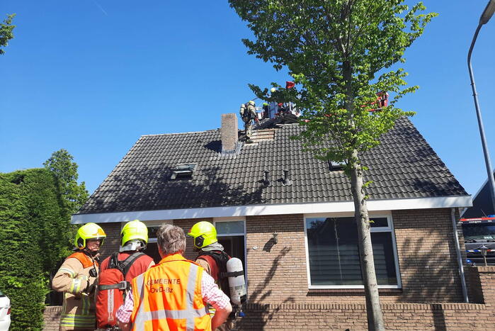 Brand in dak van woning door zonnepanelen