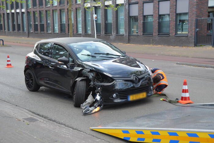 Flinke schade na botsing met afslaande auto