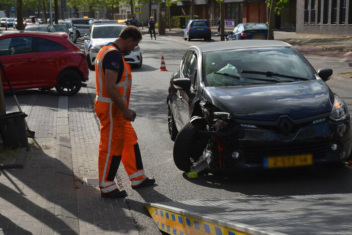 Flinke schade na botsing met afslaande auto