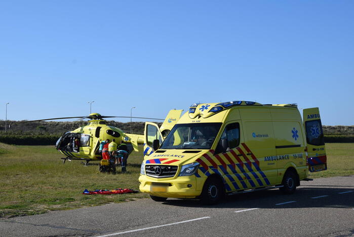 Slachtoffer met traumahelikopter naar ziekenhuis