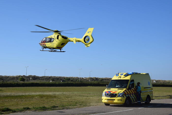 Slachtoffer met traumahelikopter naar ziekenhuis