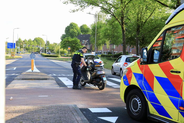 Scooter met twee opzittenden aangereden
