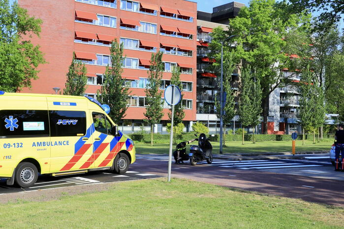 Scooter met twee opzittenden aangereden