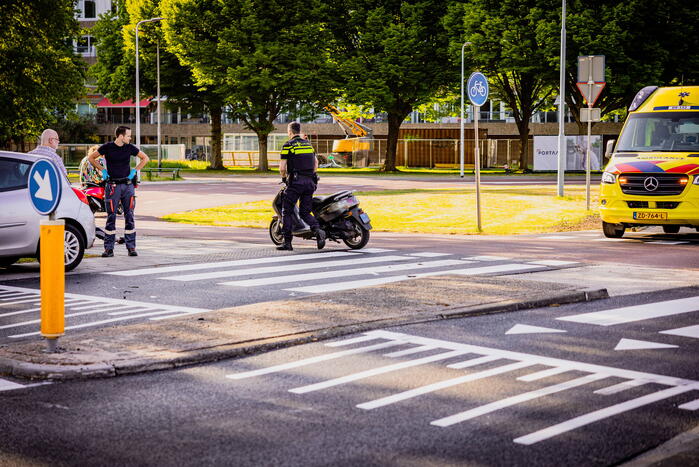 Scooter met twee opzittenden aangereden