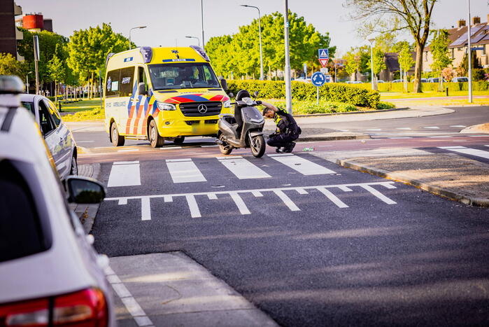Scooter met twee opzittenden aangereden