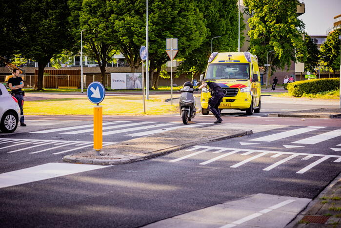 Scooter met twee opzittenden aangereden