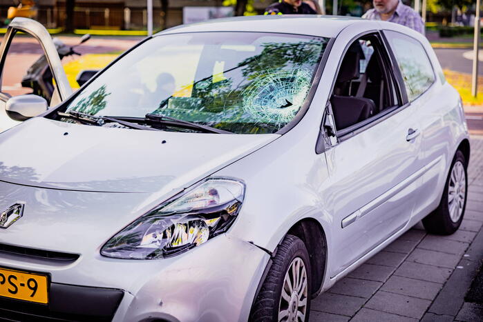 Scooter met twee opzittenden aangereden